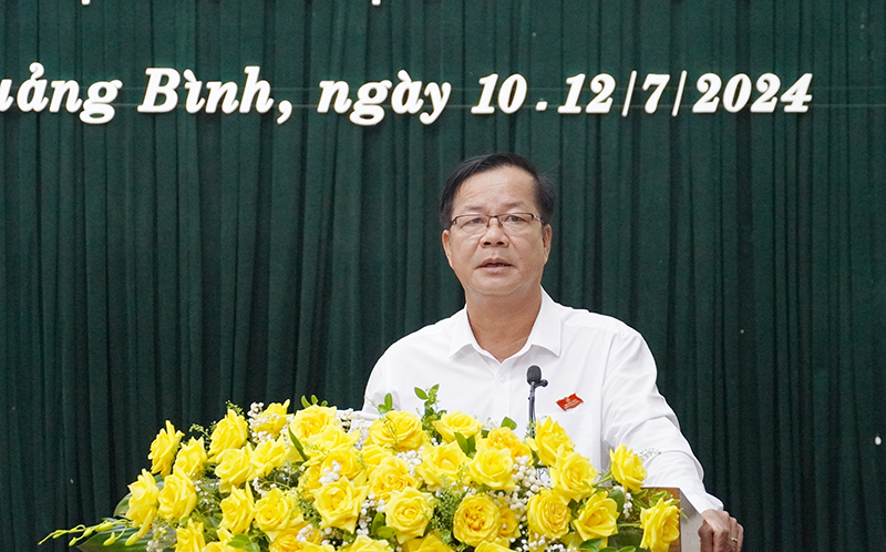 Đại biểu Dương Văn Hùng phát biểu tại phiên thảo luận.