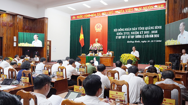 Quang cảnh kỳ họp.