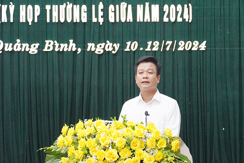 1. Giám đốc Sở Nông nghiệp-PTNT Trần Quốc Tuấn thảo luận tại kỳ họp về tình hình thực hiện nhiệm vụ của ngành Nông nghiệp.