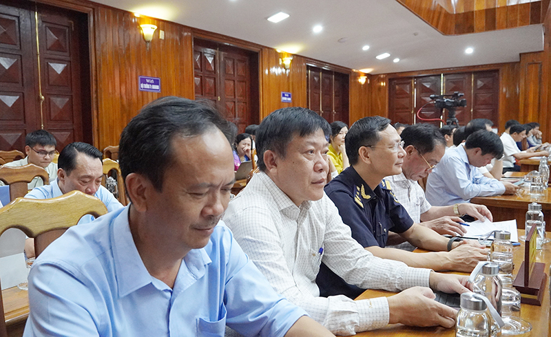 Các đại biểu dự kỳ họp.