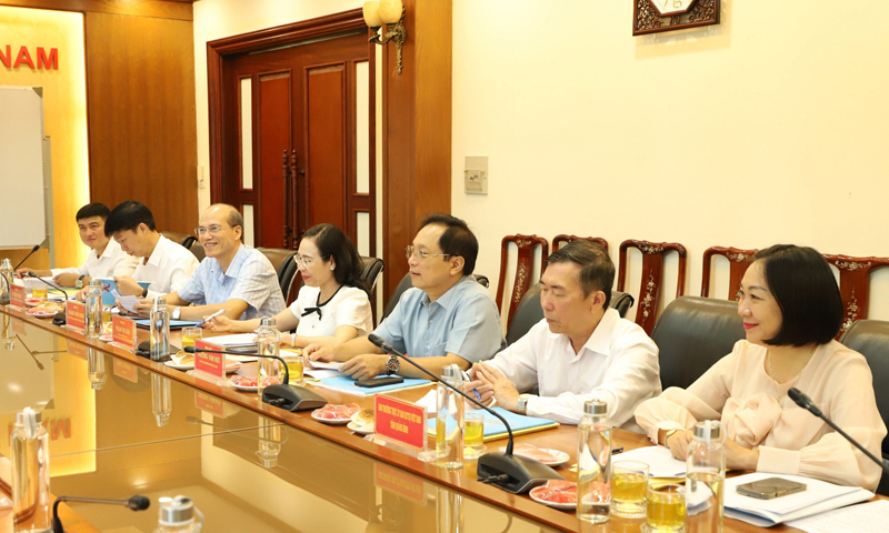 Các đại biểu tham dự buổi làm việc.