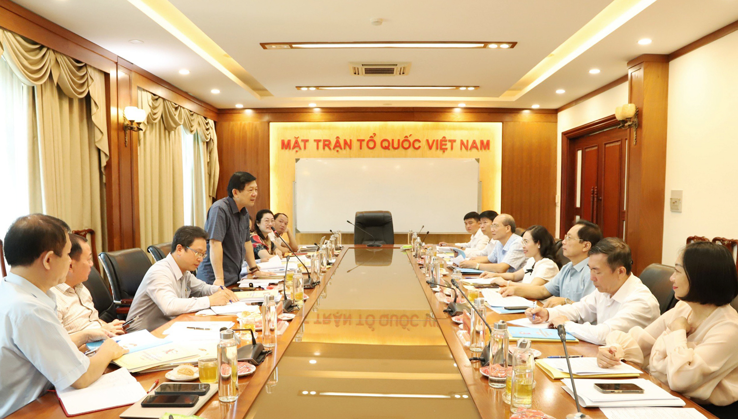 Quang cảnh buổi làm việc.