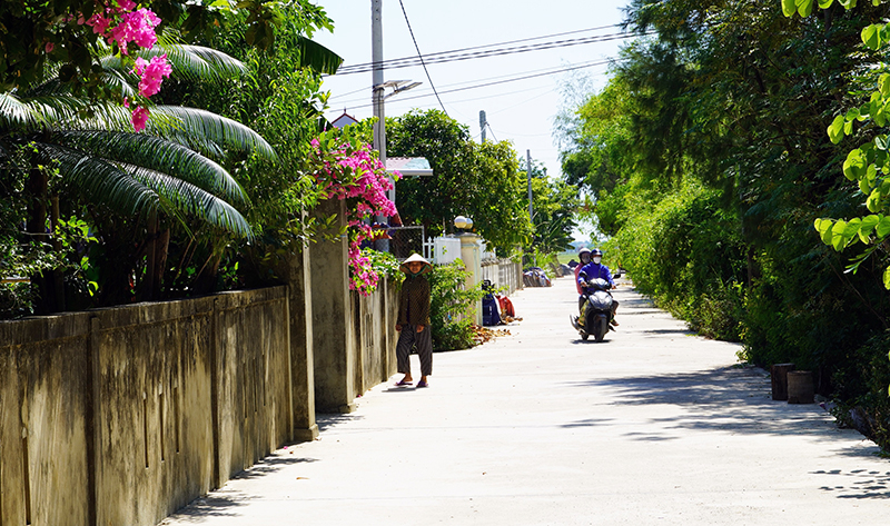 Phong trào xây dựng nông thôn mới góp phần thay đổi diện mạo các làng quê.