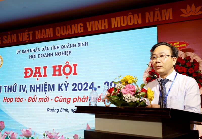 Đồng chí Hoàng Xuân Tân, Tỉnh ủy viên, Phó Chủ tịch UBND tỉnh phát biểu tại đại hội.