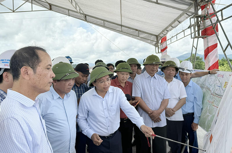 - Đồng chí Bộ trưởng Bộ GTVT Nguyễn Văn Thắng chỉ đạo cần quyết liệt đẩy nhanh tiến độ của các dự án thành phần. 