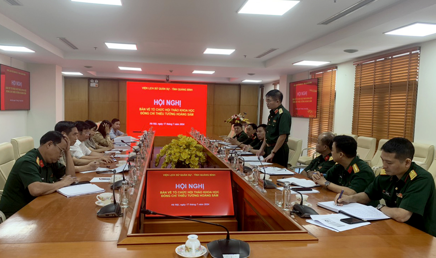 Các đại biểu tham dự buổi làm việc