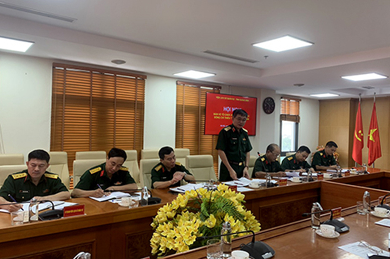 Tiến sĩ, Thiếu tướng, Viện trưởng Viện Lịch sử Quân sự Nguyễn Hoàng Nhiên phát biểu ý kiến