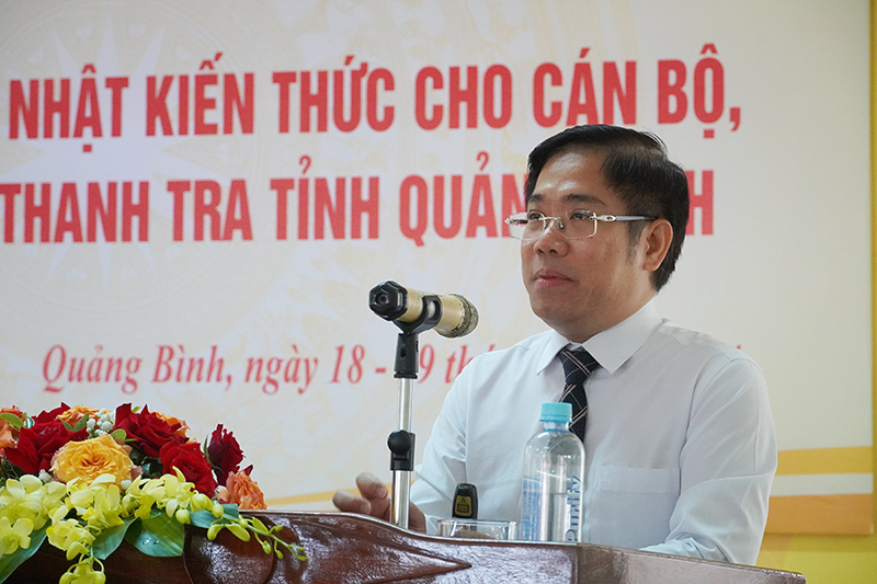 Tiến sỹ Đào Ngọc Báu, giảng viên của Học viện Chính trị Quốc gia Hồ Chí Minh truyền đạt một số chuyên đề tại lớp tập huấn.