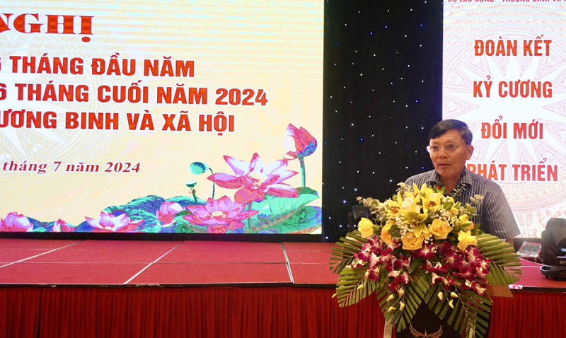 Đại diện lãnh đạo Sở LĐ-TB-XH tỉnh Quảng Bình tham luận tại hội nghị.