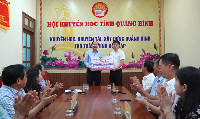 Đại diện lãnh đạo Ban Quản lý Dự án 