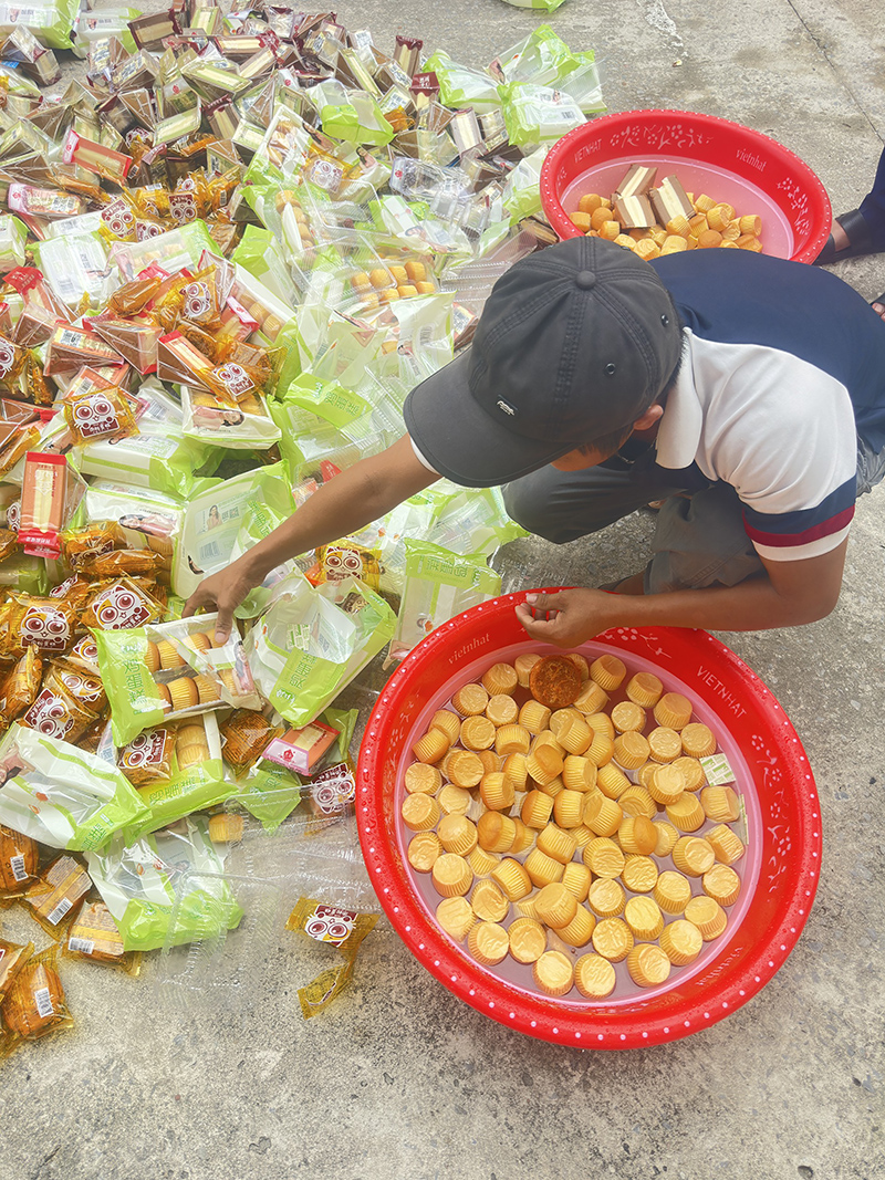Toàn bộ bánh bông lan nhập lậu, không bảo đảm an toàn sử dụng buộc phải tiêu huỷ theo quy định.