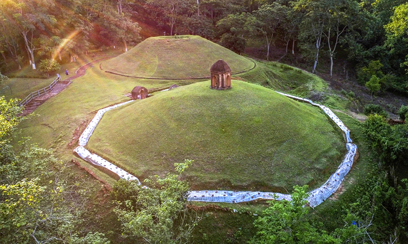 Khu gò và lăng mộ Charaideo Moidams được UNESCO đưa vào danh sách Di sản thế giới. Ảnh: AP