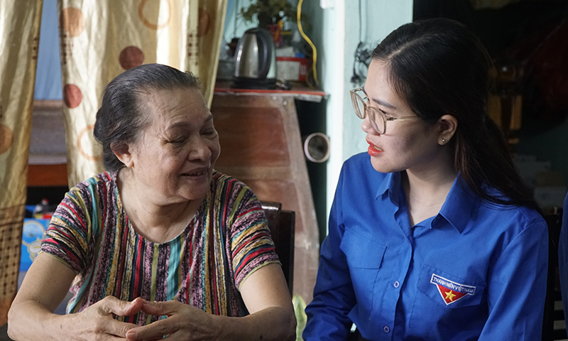 các đoàn viên thanh niên (ĐVTN) đã thăm hỏi, động viên và bày tỏ sự biết ơn sâu sắc đối với những đóng góp của các thương binh 