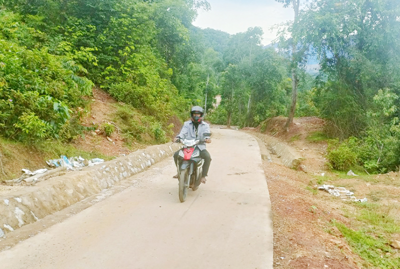 Đường đến bản K-Oóc.