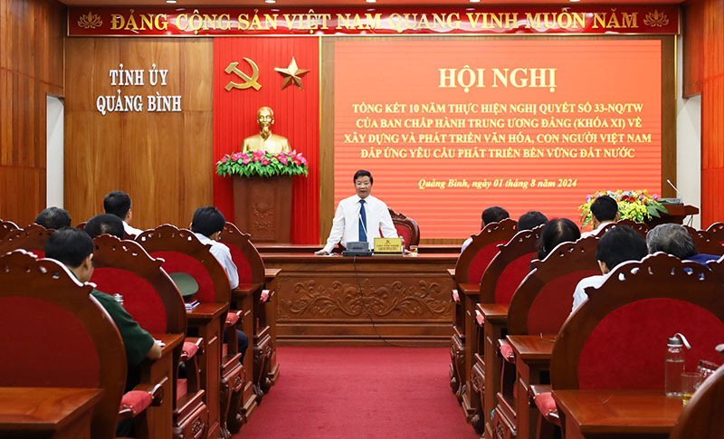 Đồng chí Trưởng ban Tuyên giáo Tỉnh ủy Cao Văn Định chủ trì hội nghị. 