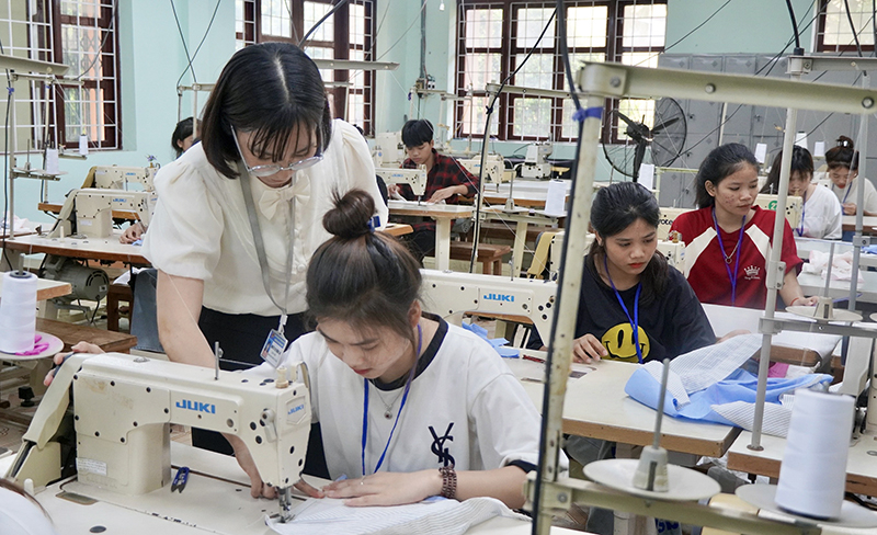 Trong công tác đào tạo, bồi dưỡng, Trường cao đẳng Nghề Quảng Bình luôn chú trọng thực hiện chuẩn hóa đội ngũ nhà giáo.