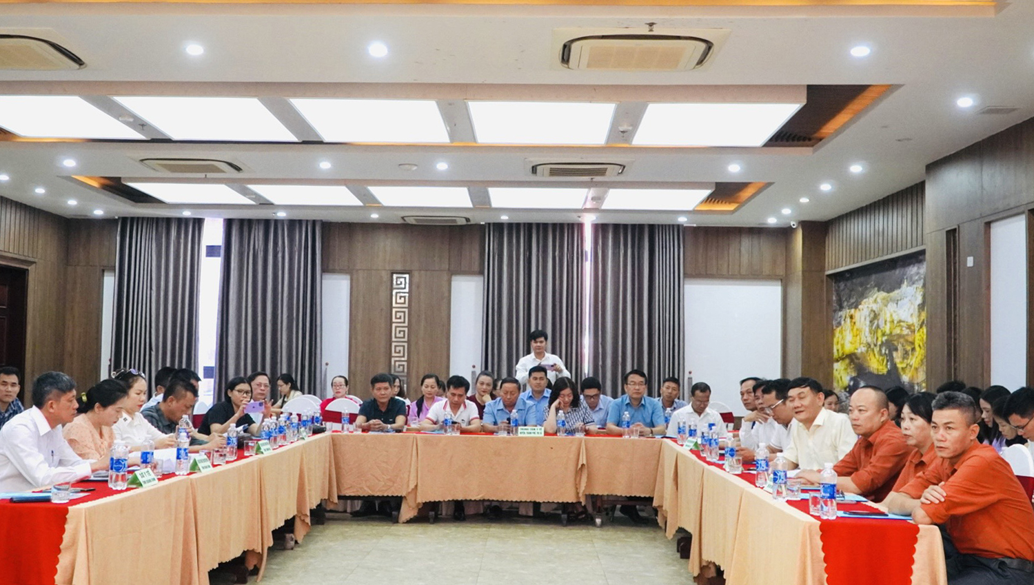 Các đại biểu tham dự hội nghị.