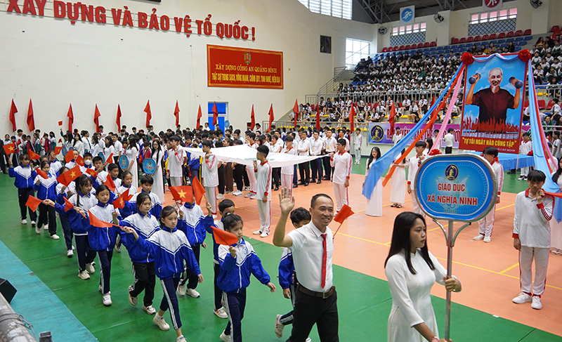 Ngành Giáo dục-Đào tạo thành phố triển khai các hoạt động rèn luyện thân thể theo gương Bác Hồ vĩ đại.