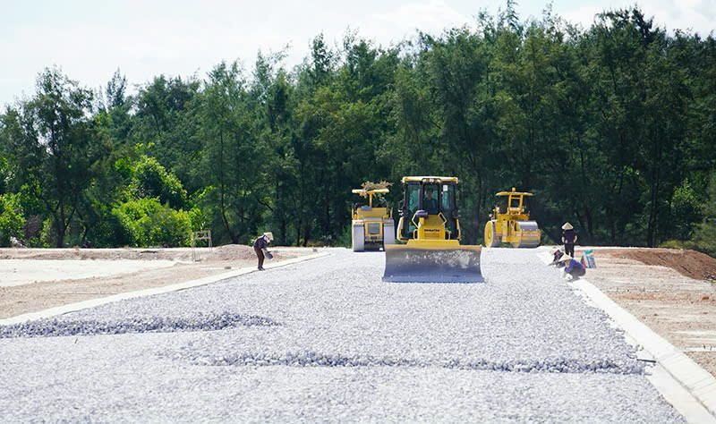 Dự án tái định cư xã Ngư Thủy Bắc có tổng mức đầu tư 14,9 tỷ đồng với 28 lô đất phục vụ cho tái định cư và bồi thường về đất cho các hộ dân bị ảnh hưởng.