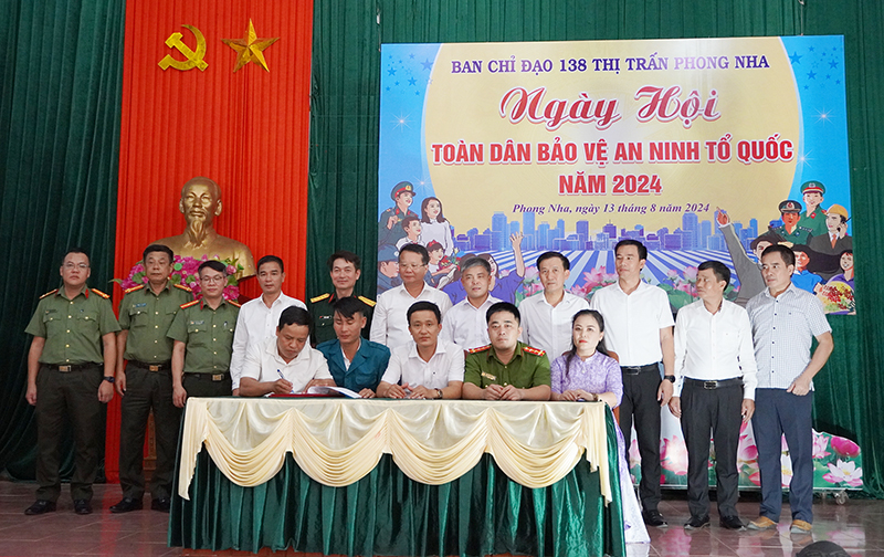 Các tổ dân phố, đơn vị… trên địa bàn thị trấn Phong Nha (Bố Trạch) ký kết giao ước thi đua.
