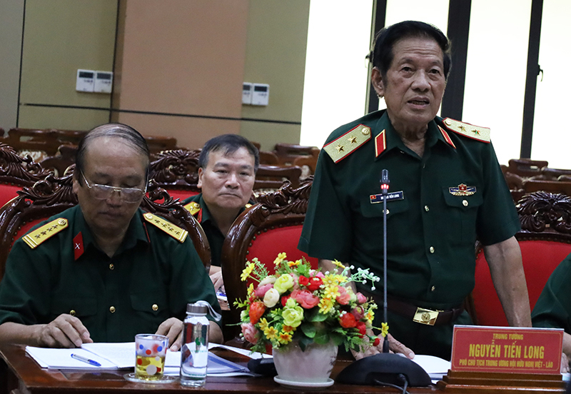 Đồng chí Trung tướng Nguyễn Tiến Long phát biểu tại buổi làm việc. 