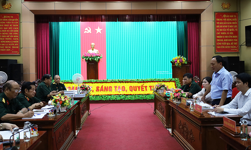 Quang cảnh buổi làm việc.