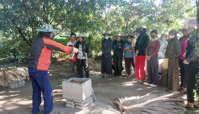 Các lớp đạo tạo nghề, chuyển giao kỹ thuật sản xuất thu hút đông đảo người dân tham gia.