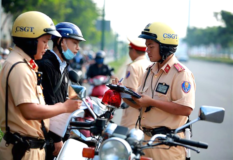 Người có thẩm quyền xử phạt vi phạm hành chính có thẩm quyền trừ điểm giấy phép lái xe.