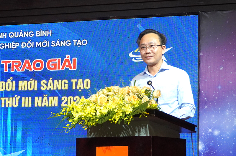 Đồng chí Phó Chủ tịch UBND tỉnh Hoàng Xuân Tân phát biểu tại buổi lễ.