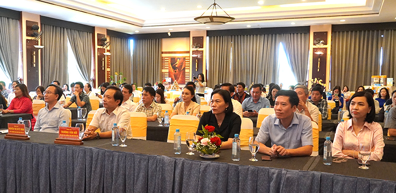 Các đại biểu dự lễ.