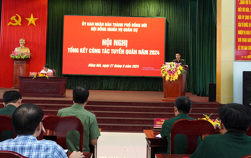 Đồng chí Chỉ huy trưởng Bộ CHQS tỉnh Đoàn Sinh Hòa phát biểu tại buổi lễ.