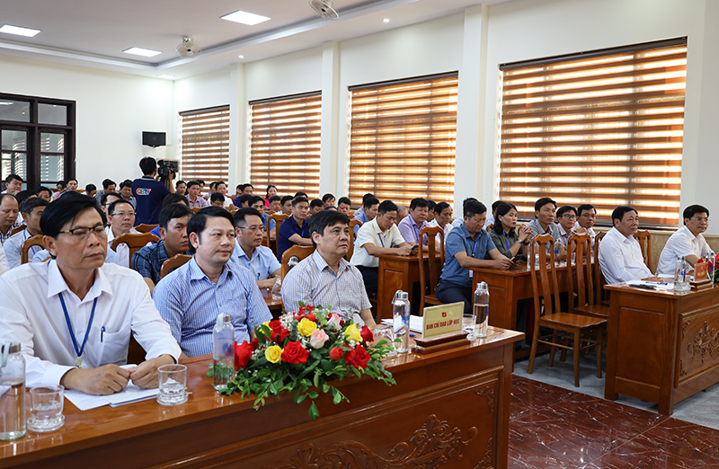 Các đại biểu tham dự lễ bế giảng.