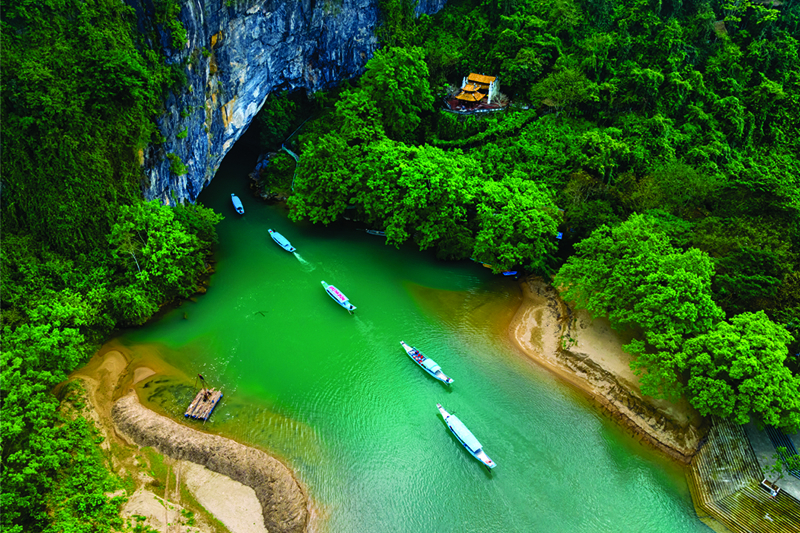 Đến nay, đã có hàng nghìn du khách khám phá động Phong Nha mỗi năm.