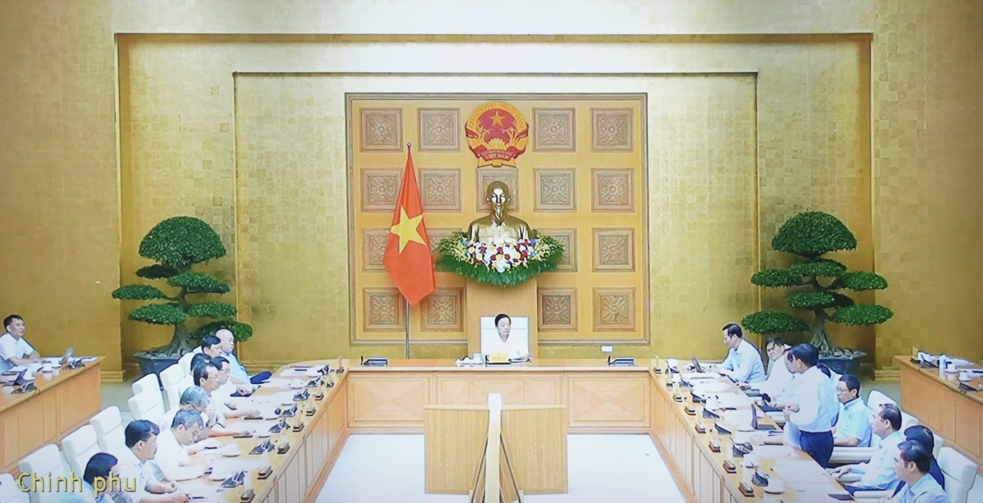 Toàn cảnh hội nghị tại điềm cầu tỉnh Chính phủ.