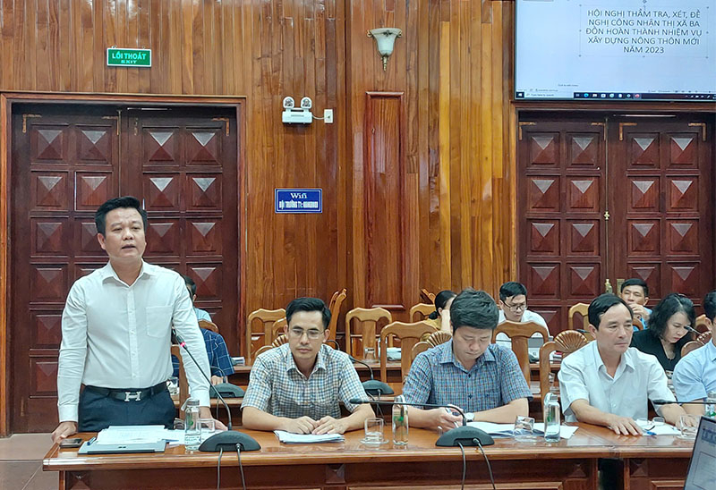 Đại biểu thảo luận tại phiên họp