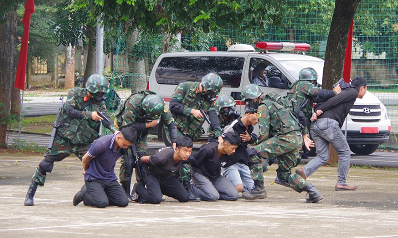 Lực lượng Công an tổ chức diễn tập chống khủng bố.