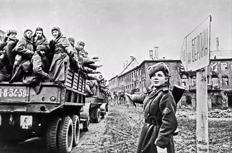 Hồng quân Liên Xô tiến về giải phóng Berlin, tháng 4/1945. Ảnh: Tư liệu quốc tế/TTXVN phát