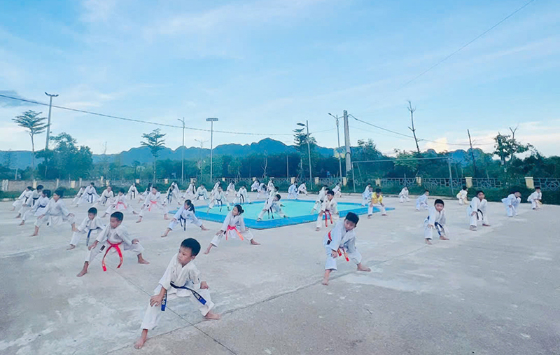 Lớp học võ của trẻ em vùng cao Minh Hóa.