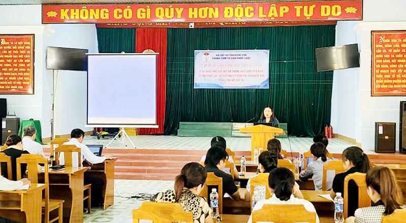 Các lớp tập huấn trong khuôn khổ dự án “Nâng cao năng lực tư vấn pháp luật về đất đai” do Hội Luật gia tỉnh tổ chức. 