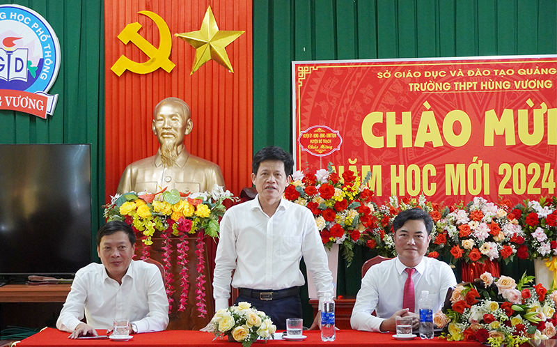 Đồng chí Chủ nhiệm Ủy ban Kiểm tra Tỉnh ủy Lê Văn Bảo phát biểu chỉ đạo tại Trường THPT Hùng Vương (Bố Trạch).