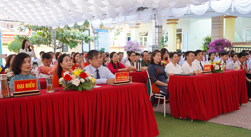 Toàn cảnh buổi lễ khai giảng.