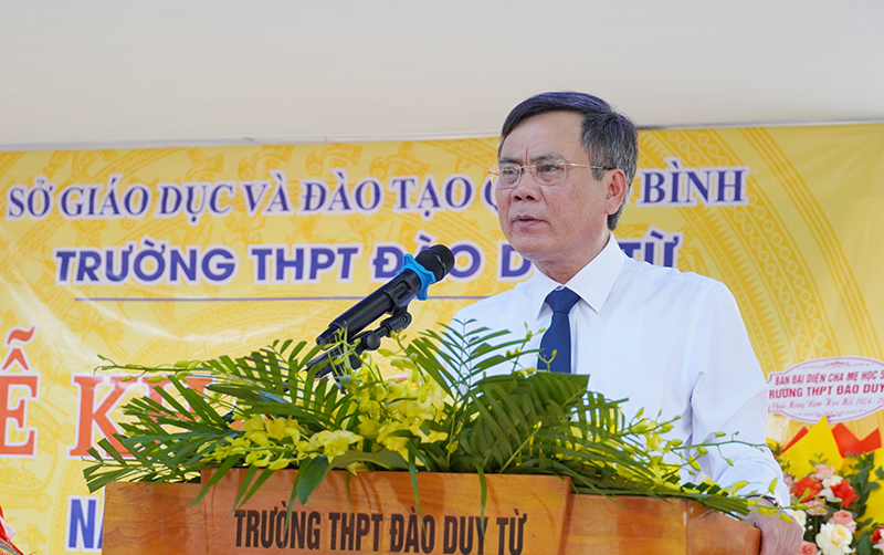 Đồng chí Chủ tịch UBND tỉnh Trần Thắng phát biểu tại lễ khai giảng.