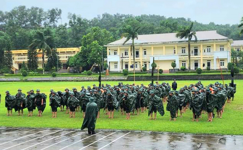 Trường Quân sự Quân khu 3 sẵn sàng lên đường ứng phó bão số 3. Ảnh: Hồng Đức 