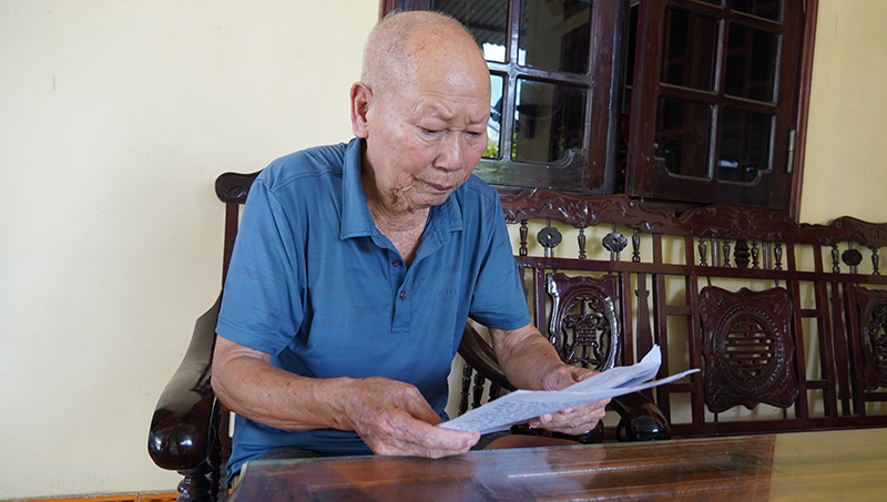 Ông Nguyễn Đình Châu, ở xã Lộc Ninh (TP. Đồng Hới) kể lại câu chuyện 10 năm theo khiếu kiện.