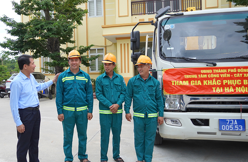 Chủ tịch UBND TP. Đồng Hới Hoàng Ngọc Đan chúc đoàn công tác thượng lộ bình an.