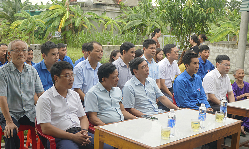 Các đại biểu tham dự lễ khánh thành.