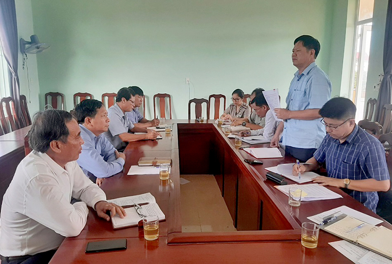 Tổ công tác của Bí thư Tỉnh ủy khảo sát một vụ việc thi hành án kéo dài trên địa bàn TX. Ba Đồn.