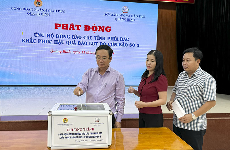 Đại diện Sở GD-ĐT, Công đoàn ngành Giáo dục ủng hộ người dân vùng bão, lũ