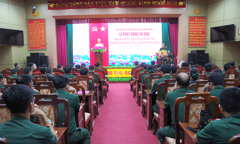 Quang cảnh lễ phát động.