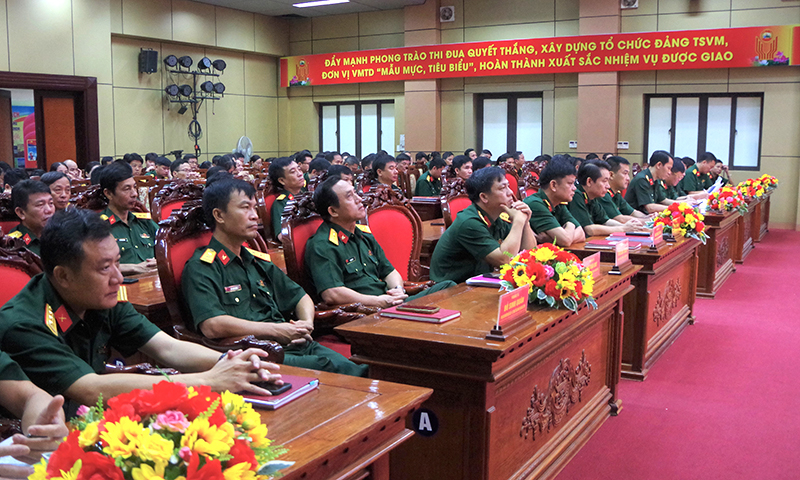 Các đại biểu tham dự lễ phát động.
